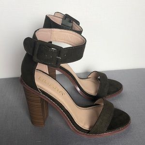 One strap heel size 6 suede green